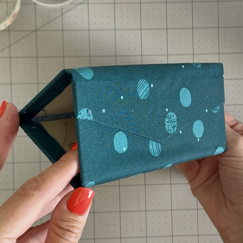 Assembled hinged structure for the sunglasses case