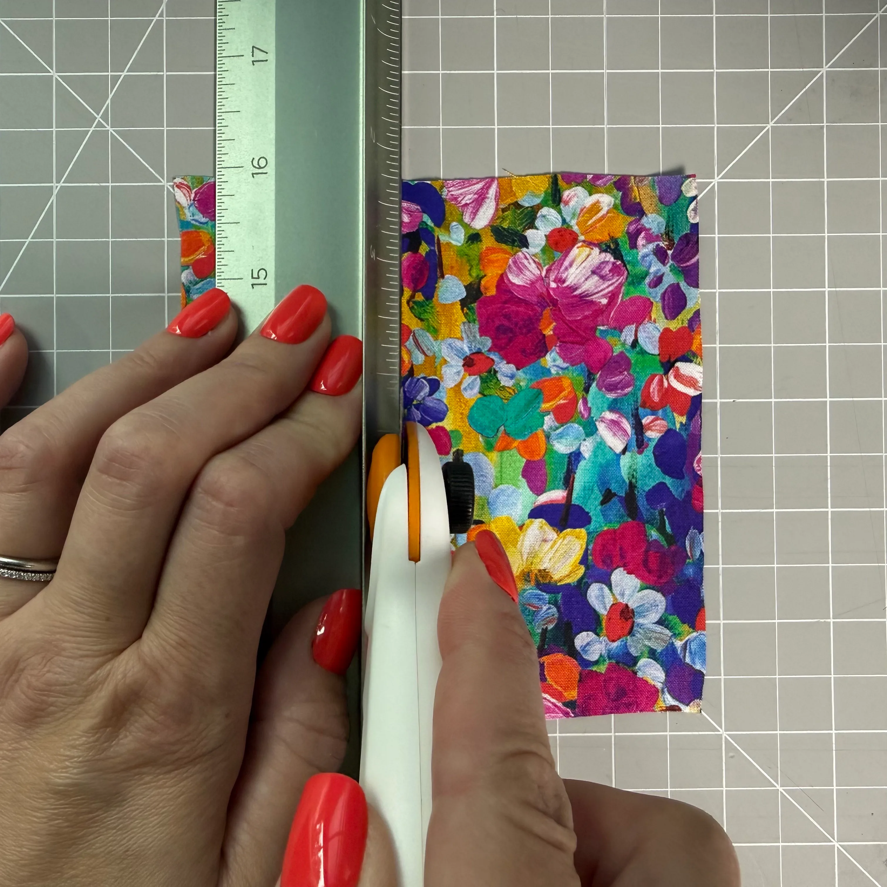 Cutting fabric cleanly along a straight edge