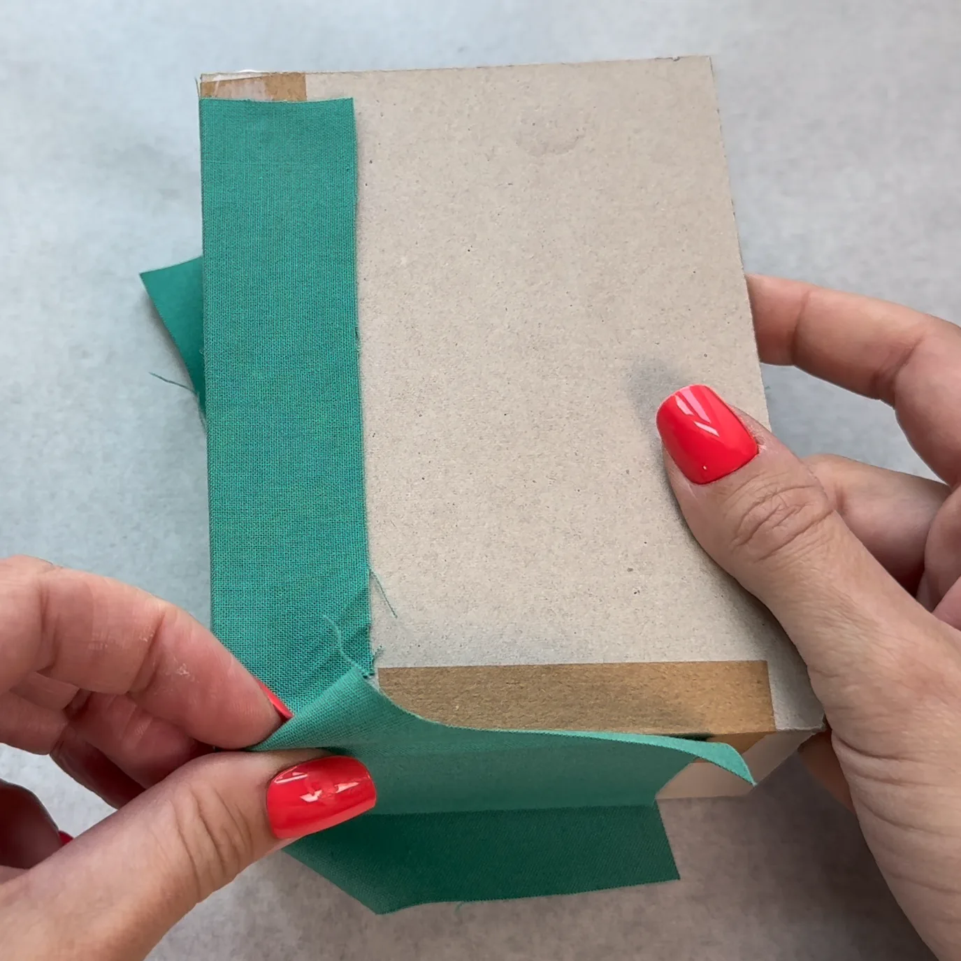 Finishing the fabric overlap at a bottom corner