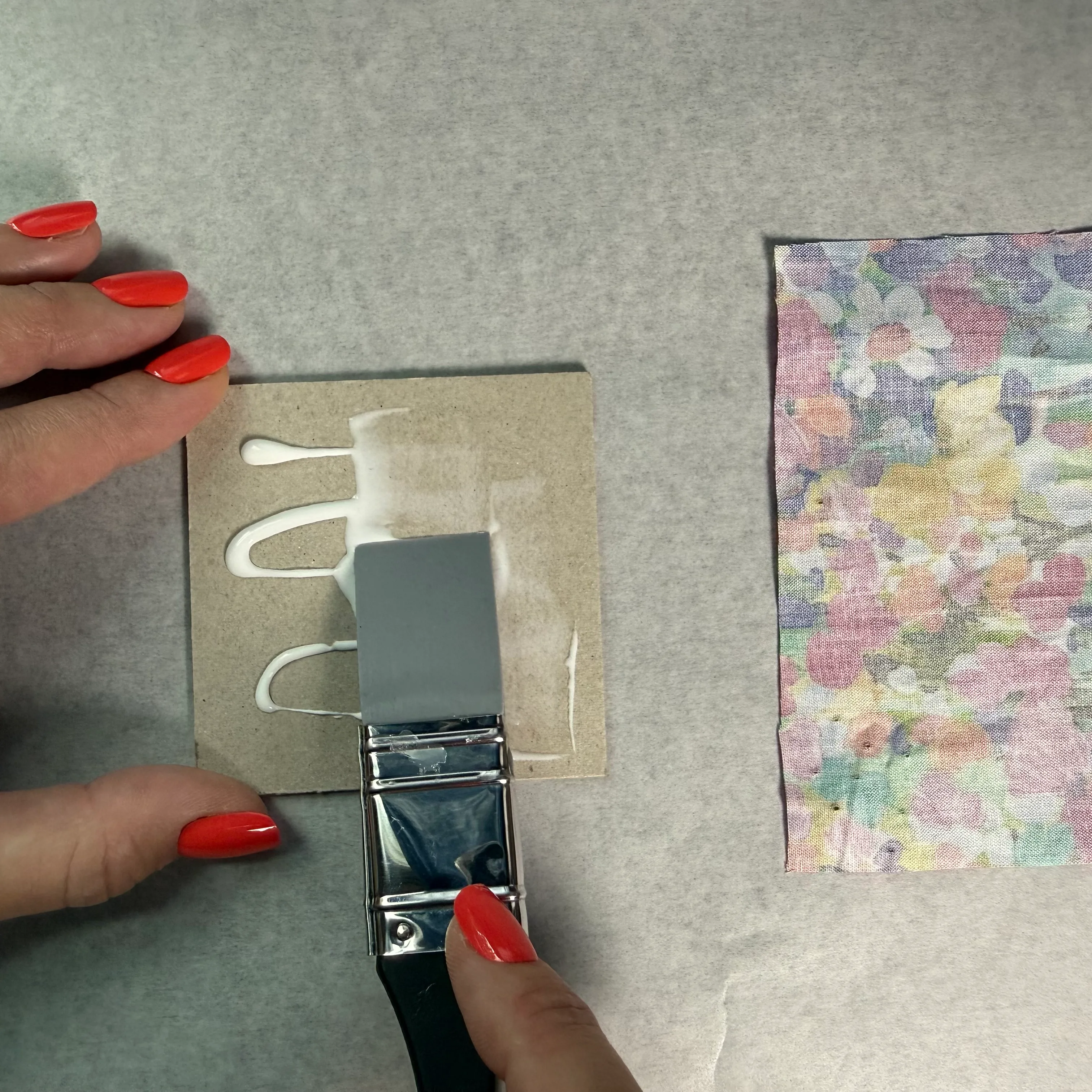 Spreading glue evenly over a chipboard panel